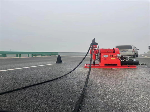 长兴马路路基路面开裂下沉注浆加固灌浆